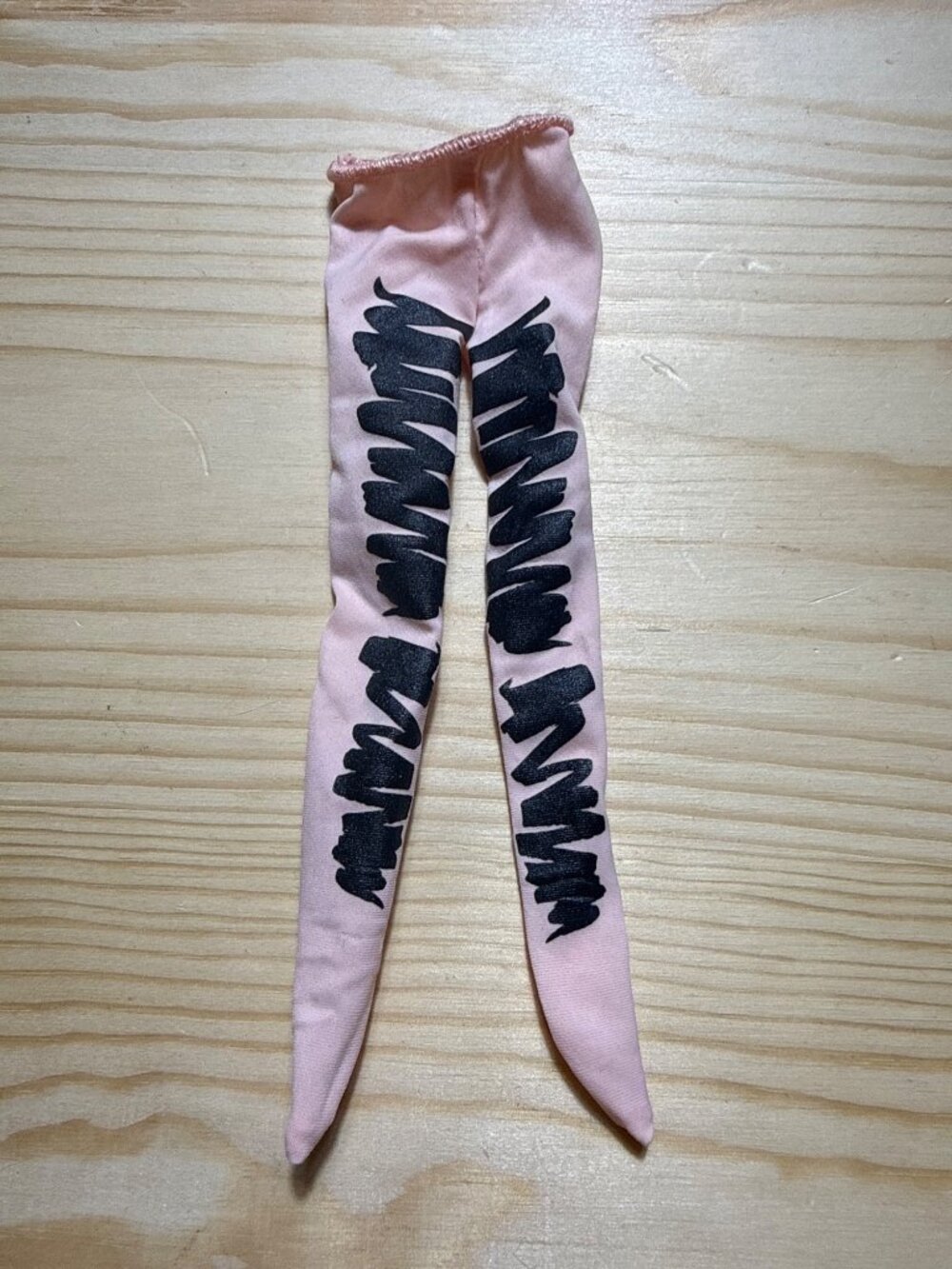 Rainbow High Jett Dawson Pink Graffiti Tights Leggings Goth Alt Doll Clothes